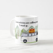 Gebirge zitieren grüne, rustikale Wasserfarbe Kaffeetasse (Vorderseite Links)