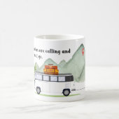 Gebirge zitieren grüne, rustikale Wasserfarbe Kaffeetasse (Mittel)