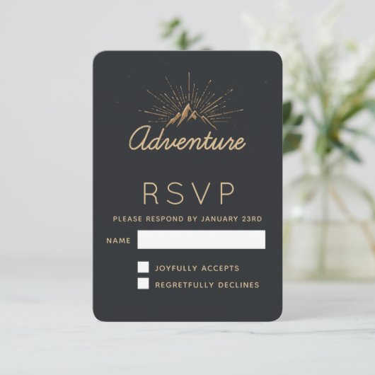 Gebirgsabenteuertypografie RSVP Karte (Stehend Vorderseite)