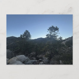 Gebirgslandschaft der Rocky Mountains bei Dämmerun Postkarte