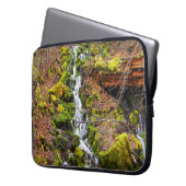Gebirgsquelle Wasserfall.... Laptopschutzhülle (Vorderseite Links)