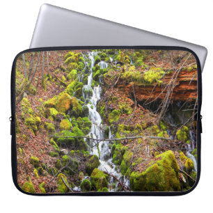 Gebirgsquelle Wasserfall.... Laptopschutzhülle