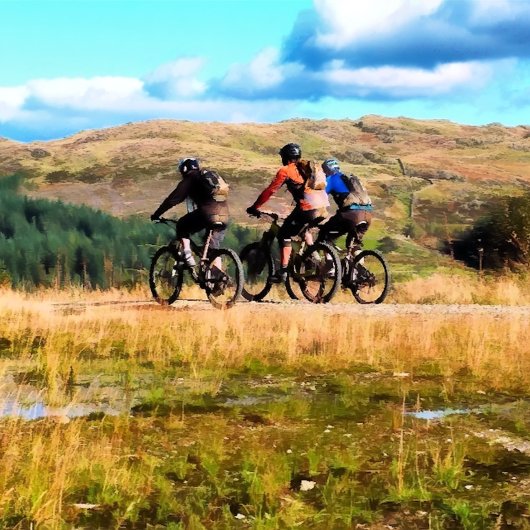 GEBIRGSradfahren Quadratische Wanduhr