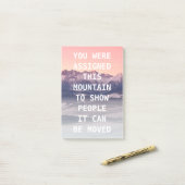 Gebirgssammlungs-Post-Itanmerkungen Post-it Klebezettel (Auf Schreibtisch)