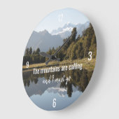 Gebirgsthemenorientierte Uhr mit Zitat (Winkel)