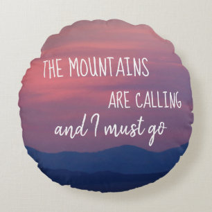 Gebirgsthemenorientiertes Kissen mit