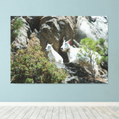 Gebirgsziege und Kind - Tier-Fotografie Leinwanddruck (Insitu (Holzboden))