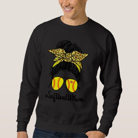 geblasene Softball-Mama mit Messy Bun Player A Sweatshirt (Vorderseite)
