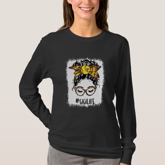 gebleicht Softball Gigi Messy Bun Game Day Mütter T-Shirt (Vorderseite)