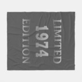 Geboren 1974 Geburtstagsgeschenk Fleecedecke (Vorderseite (Horizontal))