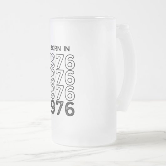 Geboren 1976 Mattierte Tasse (VorderseiteRechts)