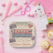 Geboren 1985 Vintage-Papierteller | Retro-Geburtst Pappteller (Party)