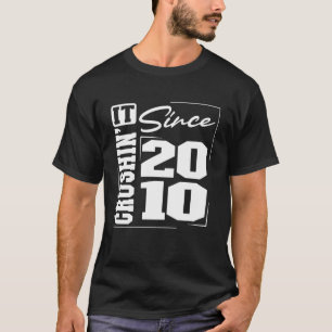 Geboren 2010, Crushinu2019 Es Seit 2010 Varsity F T-Shirt
