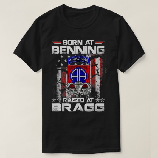 Geboren am Ft Benning erhöht Fort Bragg Im Flugzeu T-Shirt (Design vorne)