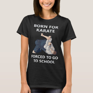 Geboren für Karate, gezwungen zur Schule zu gehen T-Shirt