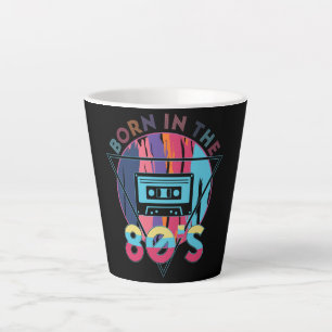 Geboren im Vintagen Kassettenband der 80er Jahre Milchtasse