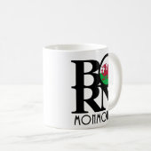 GEBOREN Monmouth Wales 11oz Kaffeetasse (VorderseiteRechts)