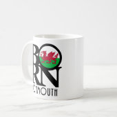 GEBOREN Monmouth Wales 11oz Kaffeetasse (Vorderseite Links)