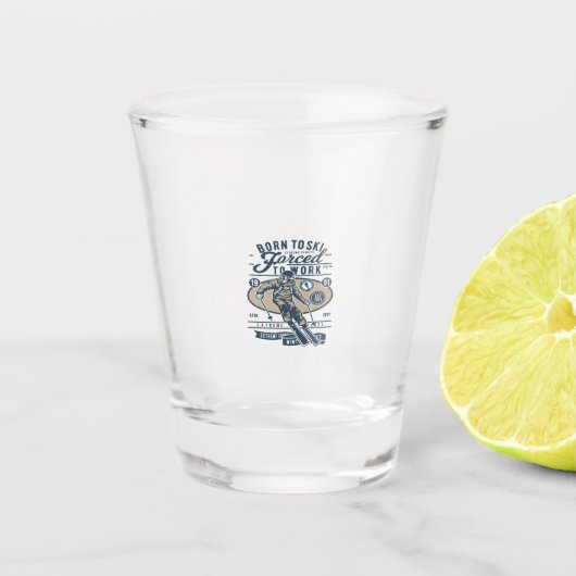 Geboren zu arbeiten schnapsglas (Vorderseite)