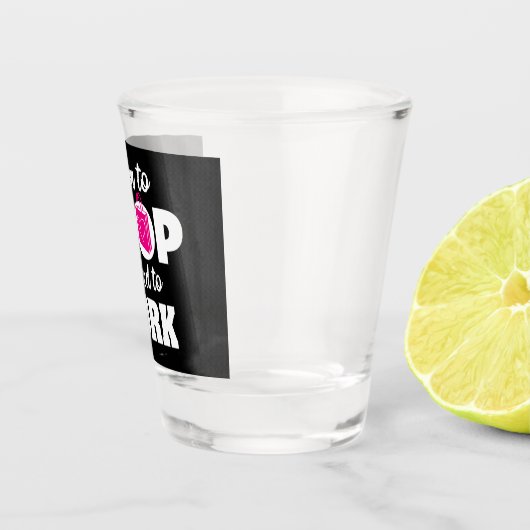 Geboren zu erwerben Zwangsarbeit Schnapsglas (Rechts)