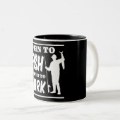 Geboren zu fischen Zwangs, um zu arbeiten Zweifarbige Tasse (VorderseiteRechts)