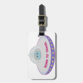 Geboren zu reisen niedliche Alien und fliegende Un Gepäckanhänger (Vorderseite vertikal)