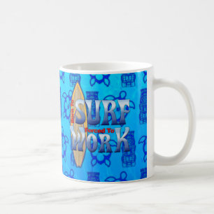 Geboren zu surfen Zwangs, um zu arbeiten Kaffeetasse