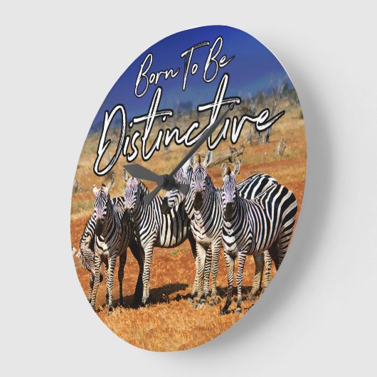 "Geboren zu unterscheiden" Zebra Art Große Wanduhr (Winkel)