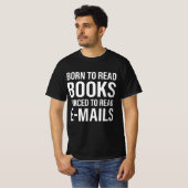 Geborene Buchung zum Lesen von Büchern, die zum Le T-Shirt (Vorne ganz)