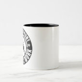 geborene Jagd gezwungen, zu arbeiten Zweifarbige Tasse (Mittel)