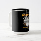 Geborener Fotograf Zweifarbige Tasse (Vorderseite Links)