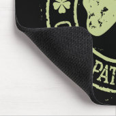 Geborenes Glück am St. Patrick's Day Mousepad (Ecke)