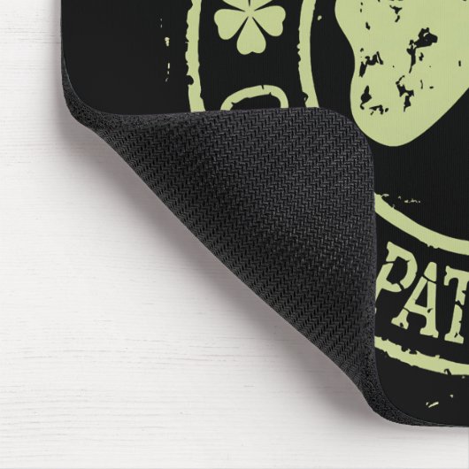 Geborenes Glück am St. Patrick's Day Mousepad (Ecke)