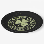 Geborenes Glück am St. Patrick's Day Pappteller (Schrägansicht)