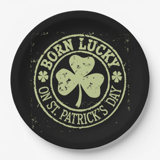 Geborenes Glück am St. Patrick's Day Pappteller (Vorderseite)