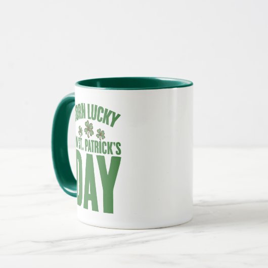 Geborenes Glück am St. Patrick's Day Tasse (Vorderseite Links)