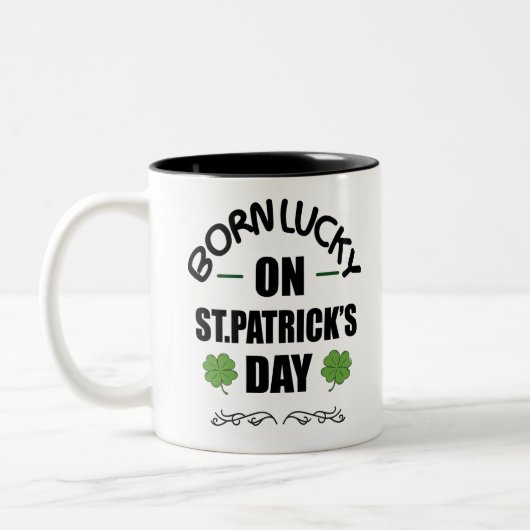 Geborenes Glück auf St. Patricks Day Funny Birthda Zweifarbige Tasse (Links)