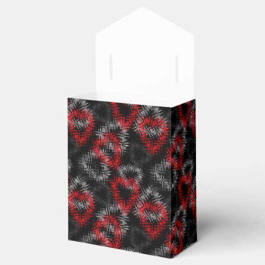 Gebrochene Herzen auf schwarzem Hintergrund rot un Geschenkschachtel (Geöffnet)
