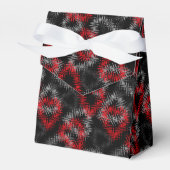 Gebrochene Herzen auf schwarzem Hintergrund rot un Geschenkschachtel (Vorderseite)