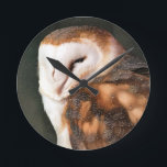 GEBURT RUNDE WANDUHR<br><div class="desc">Ein gouache art design einer niedlichen uhu.</div>