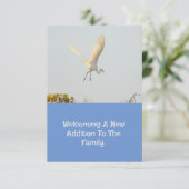 Geburtsankündigung mit flatterndem Storch. RSVP Karte (Stehend Vorderseite)