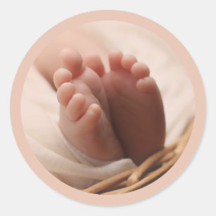 Geburtsanzeige Neues Baby kleine Füße Rosa Siegel Runder Aufkleber