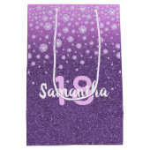 Geburtsdatum lila rosa Glitzer Name Diamanten Mittlere Geschenktüte (Rückseite)