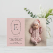 Geburtshinweis Monogram Modern Pink Card Ankündigung (Stehend Vorderseite)