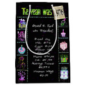 Geburtsjahr 1976 Fun Trivia auf schwarz Mittlere Geschenktüte (Vorderseite)