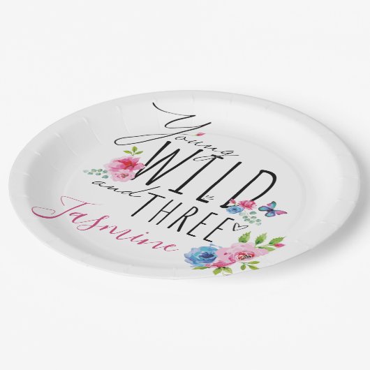 Geburtsname des hübschen Mädchens Pappteller (Schrägansicht)