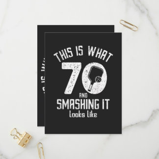 Geburtstag 70 Jahre alt liebt Pickleball Einladungspostkarte