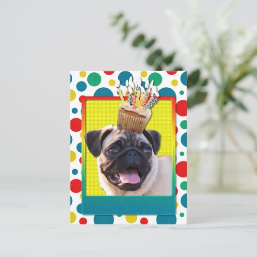 Geburtstag Cupcake - Mops Postkarte (Stehend Vorderseite)