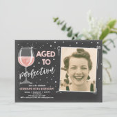 Geburtstag des erwachsenen Weines Einladung (Stehend Vorderseite)