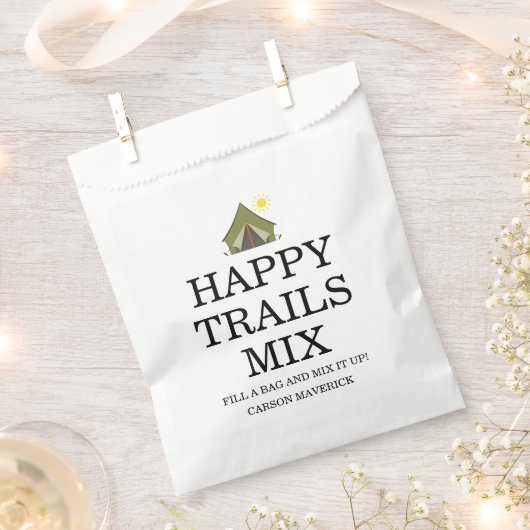 Geburtstag eines glücklichen Camper-Jungen Geschenktütchen (Ausgeschnitten)